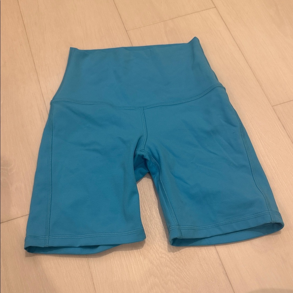 Lululemon Women's Blue High-Waisted Shorts